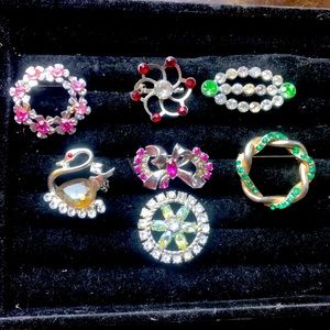 Lot Of Vintage brooches